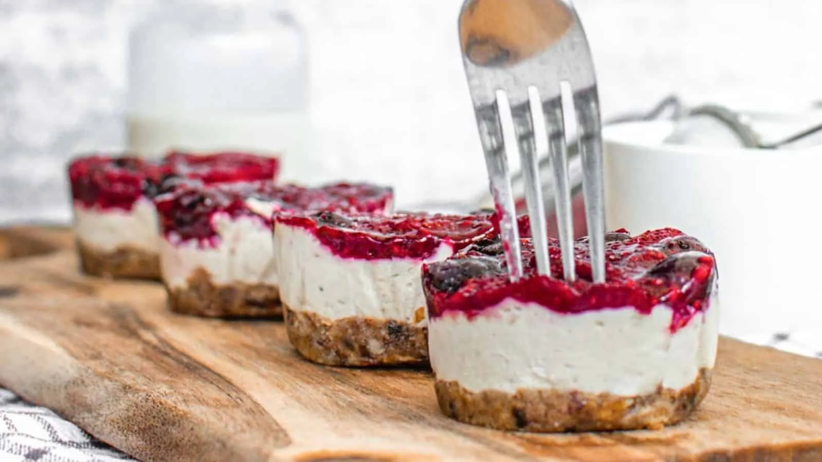 No-Bake Mini Vegan Cheesecakes
