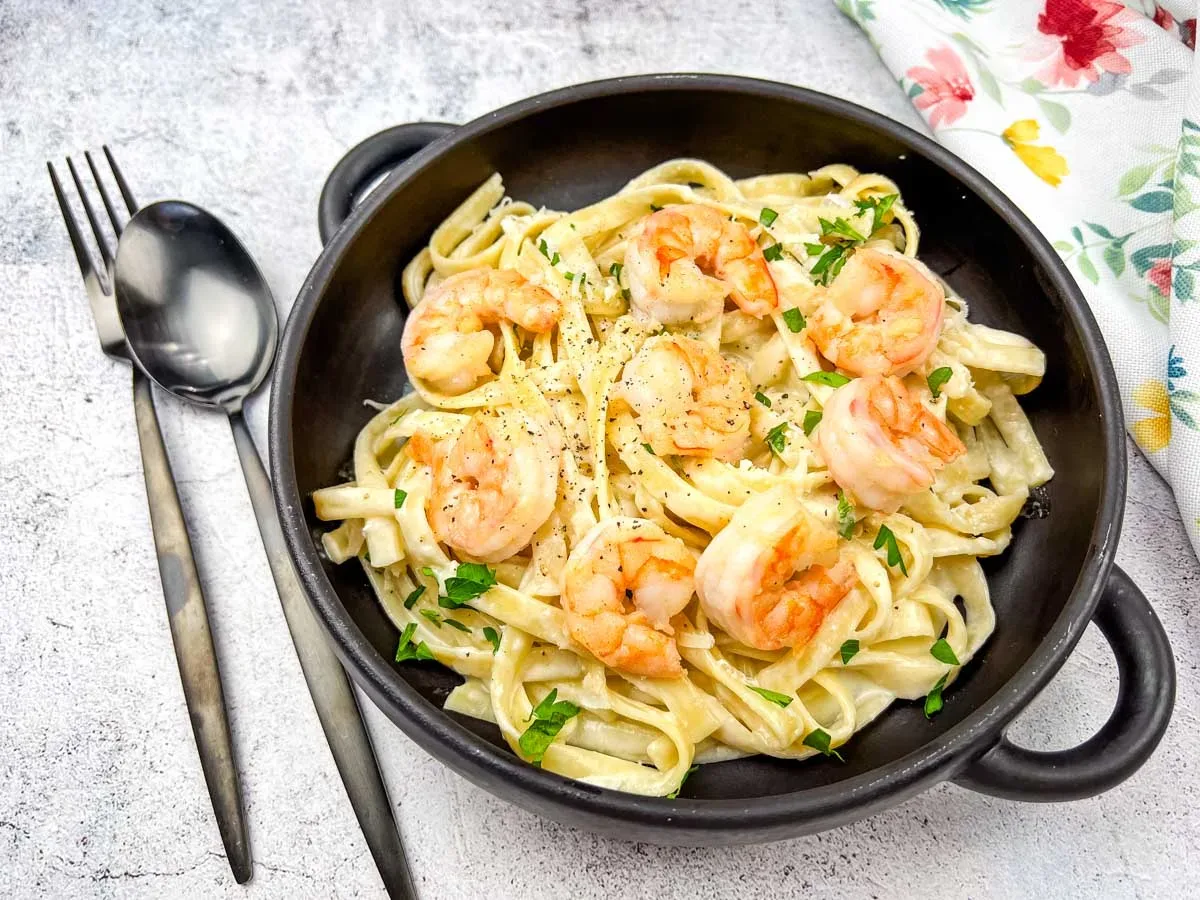 Copycat Olive Garden Shrimp Alfredo