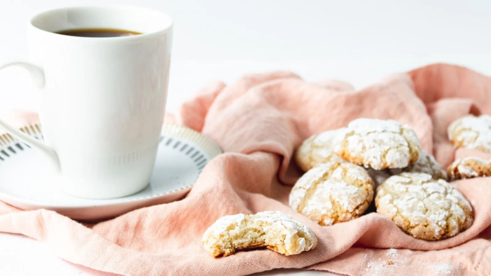 Vegan Amaretti Cookies