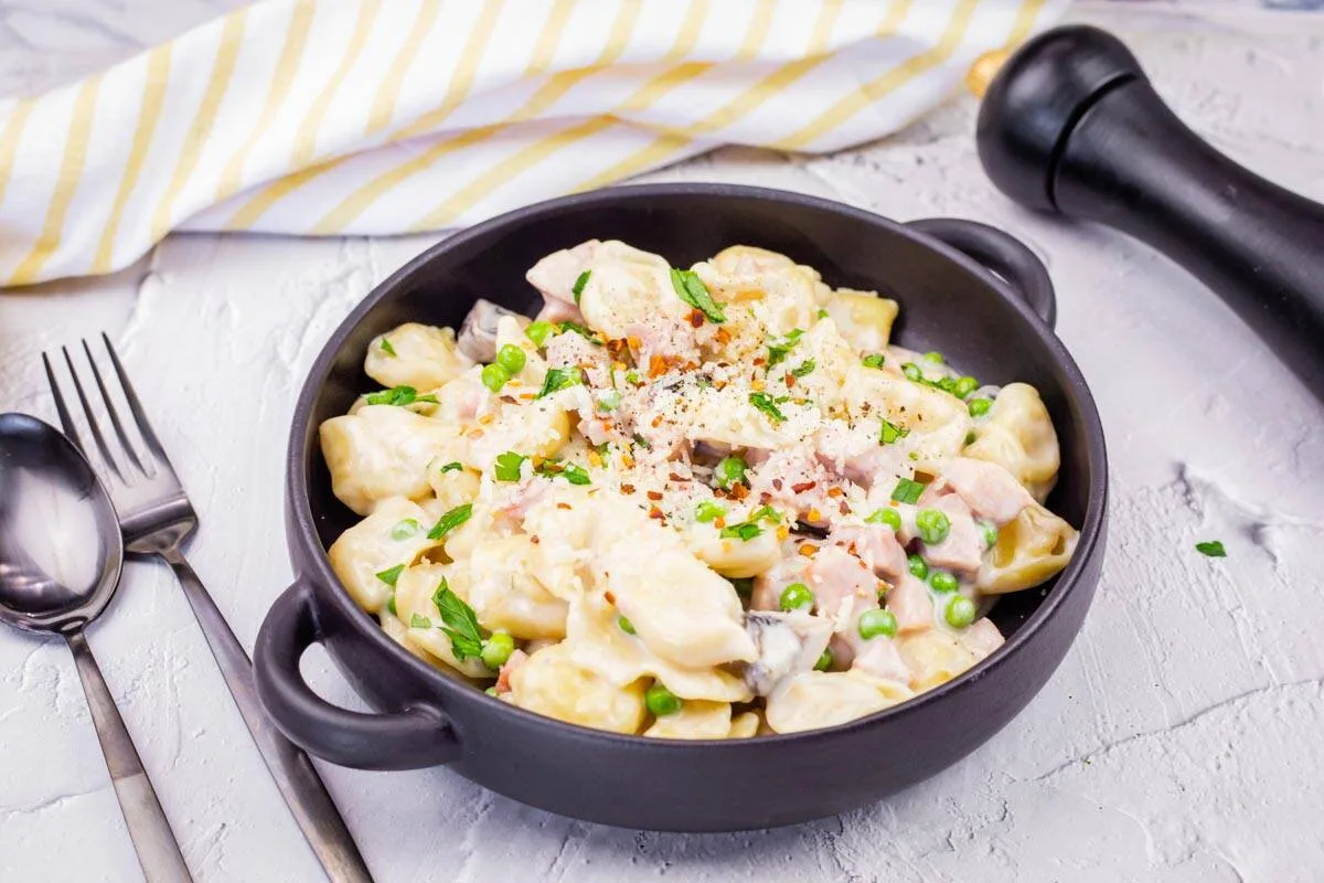 Easy Skillet Cheese Tortellini with Ham & Peas
